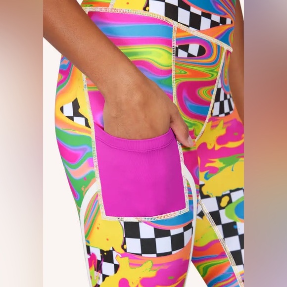 Brittany Allen x Peloton Printed Cargo Leggings - Picture 8 of 9